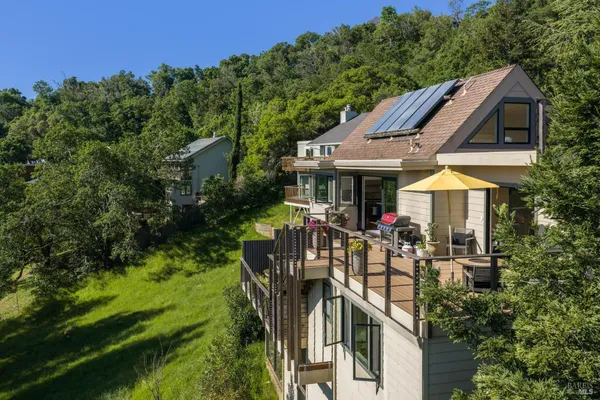 $2,749,000 | 10 Elkhorn Way, San Anselmo, CA 94960