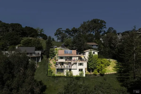 $2,749,000 | 10 Elkhorn Way, San Anselmo, CA 94960