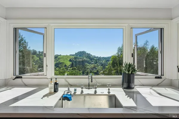$2,595,000 | 10 Elkhorn Way, San Anselmo, CA 94960
