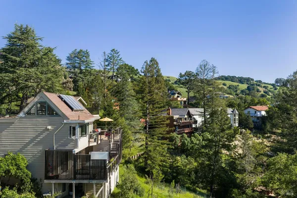 $2,595,000 | 10 Elkhorn Way, San Anselmo, CA 94960