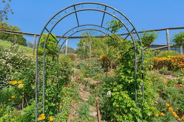 $2,595,000 | 10 Elkhorn Way, San Anselmo, CA 94960