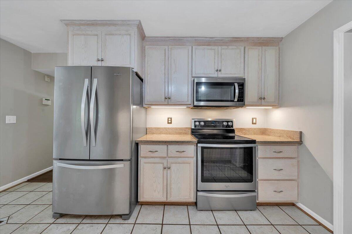 239 Pin Oak Drive Blue Ridge, VA 24064 - Photo 14 of 40 239 Pin Oak Dr