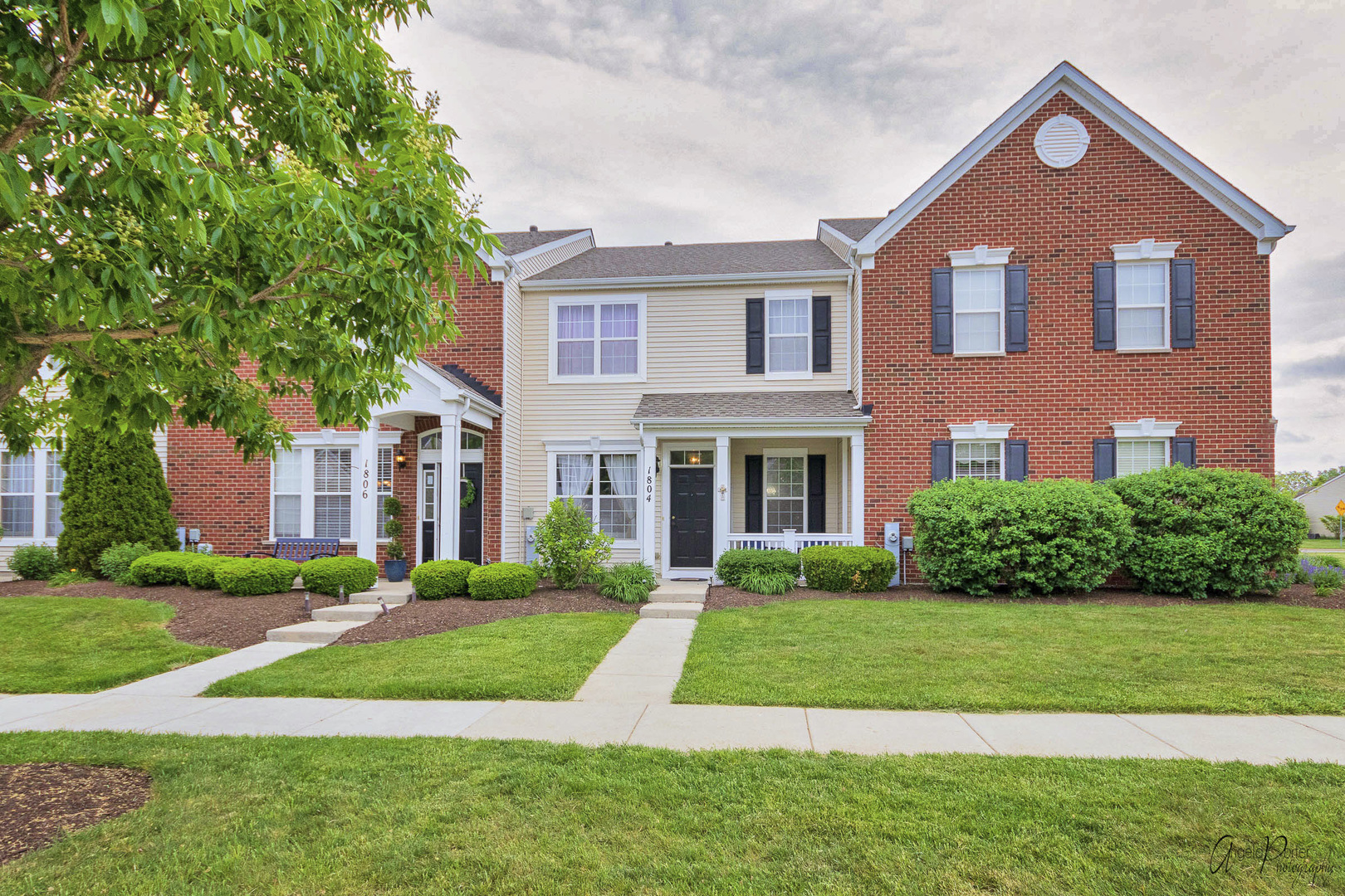 1804 Powers Road Woodstock, IL 60098 - Photo 1 of 19