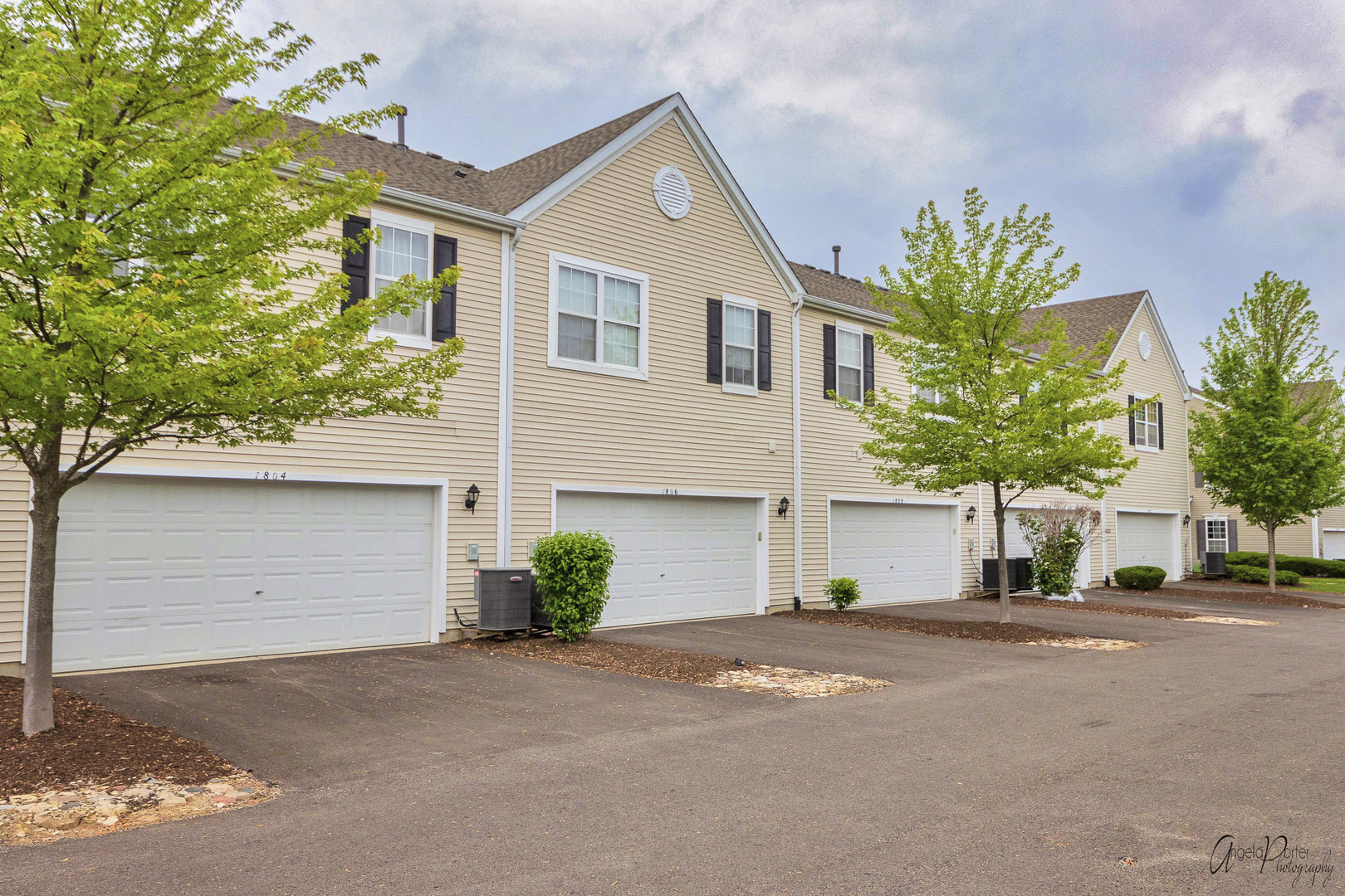 1804 Powers Road Woodstock, IL 60098 - Photo 2 of 19