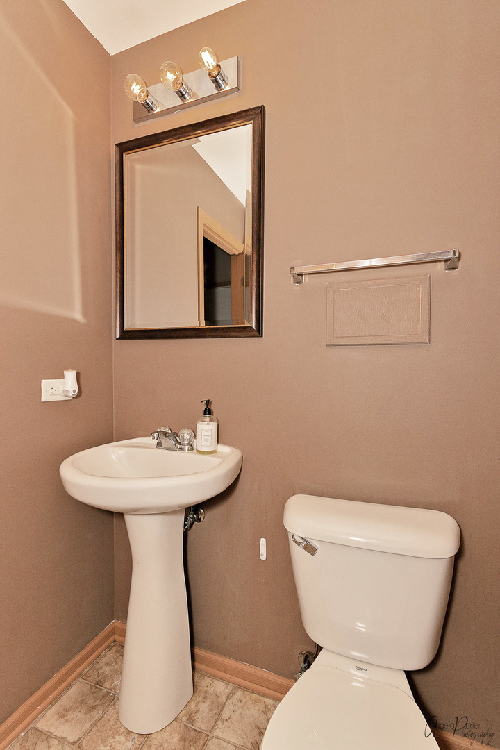 1804 Powers Road Woodstock, IL 60098 - Photo 9 of 19