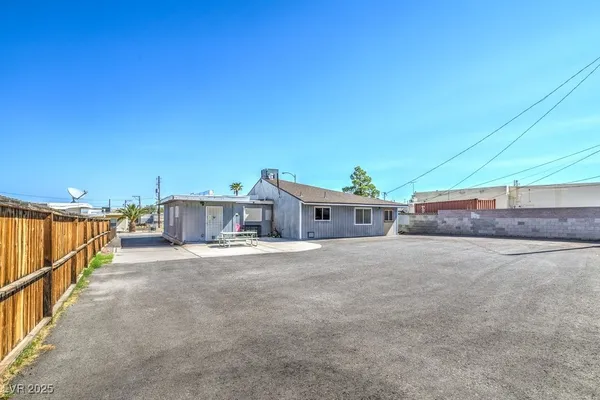 $649,900 | 211 West Atlantic Avenue, Henderson, NV 89015
