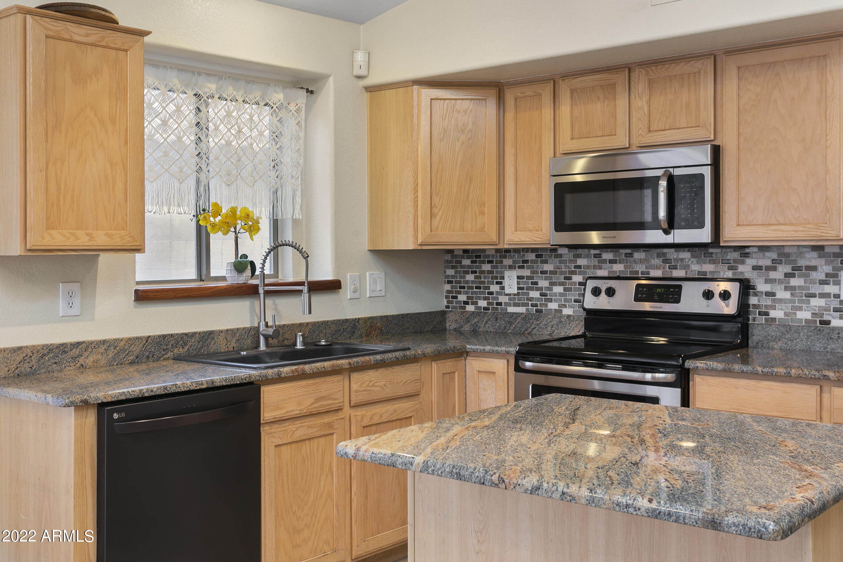 15415 West Lea Lane Surprise, AZ 85374 - Photo 12 of 25 15415WLeaLn0013