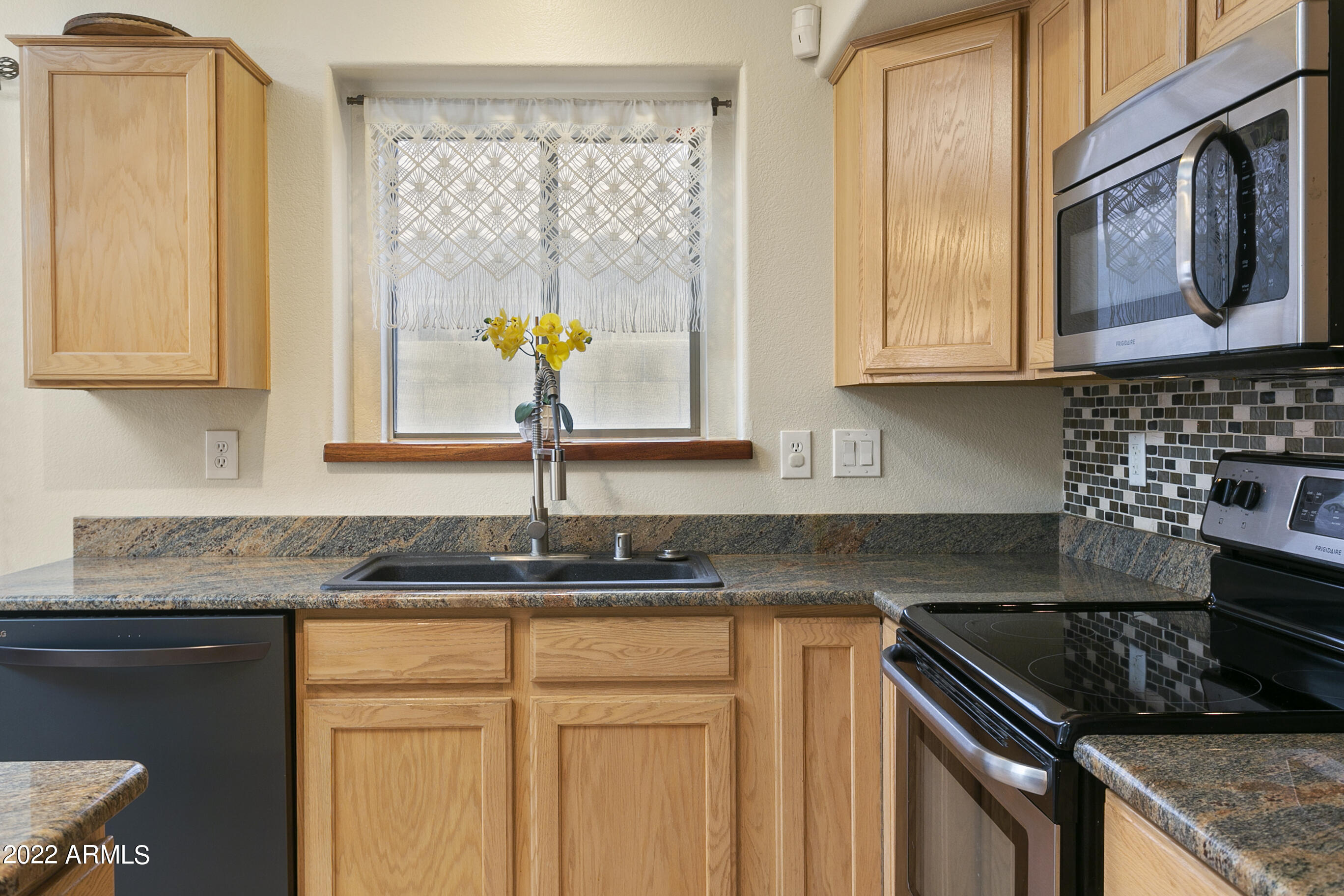 15415 West Lea Lane Surprise, AZ 85374 - Photo 13 of 25 15415WLeaLn0014