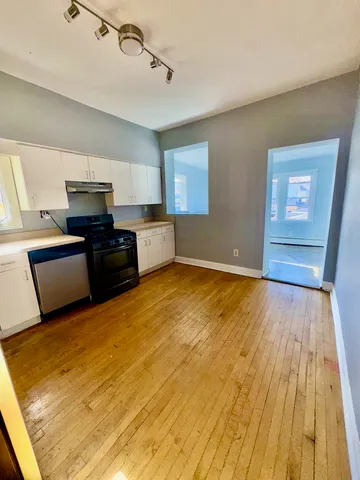 $2,300 | 511 North Taylor Avenue, Unit 3, Oak Park, IL 60302