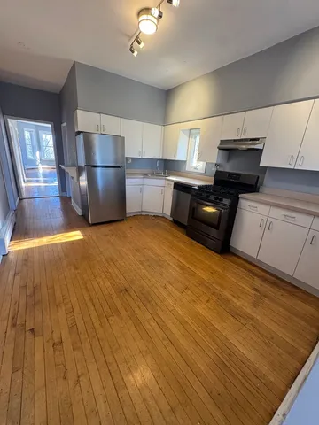 $2,300 | 511 North Taylor Avenue, Unit 3, Oak Park, IL 60302