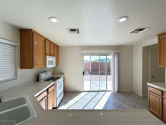 $1,695 | 530 Cabis Bay Street, Las Vegas, NV 89178