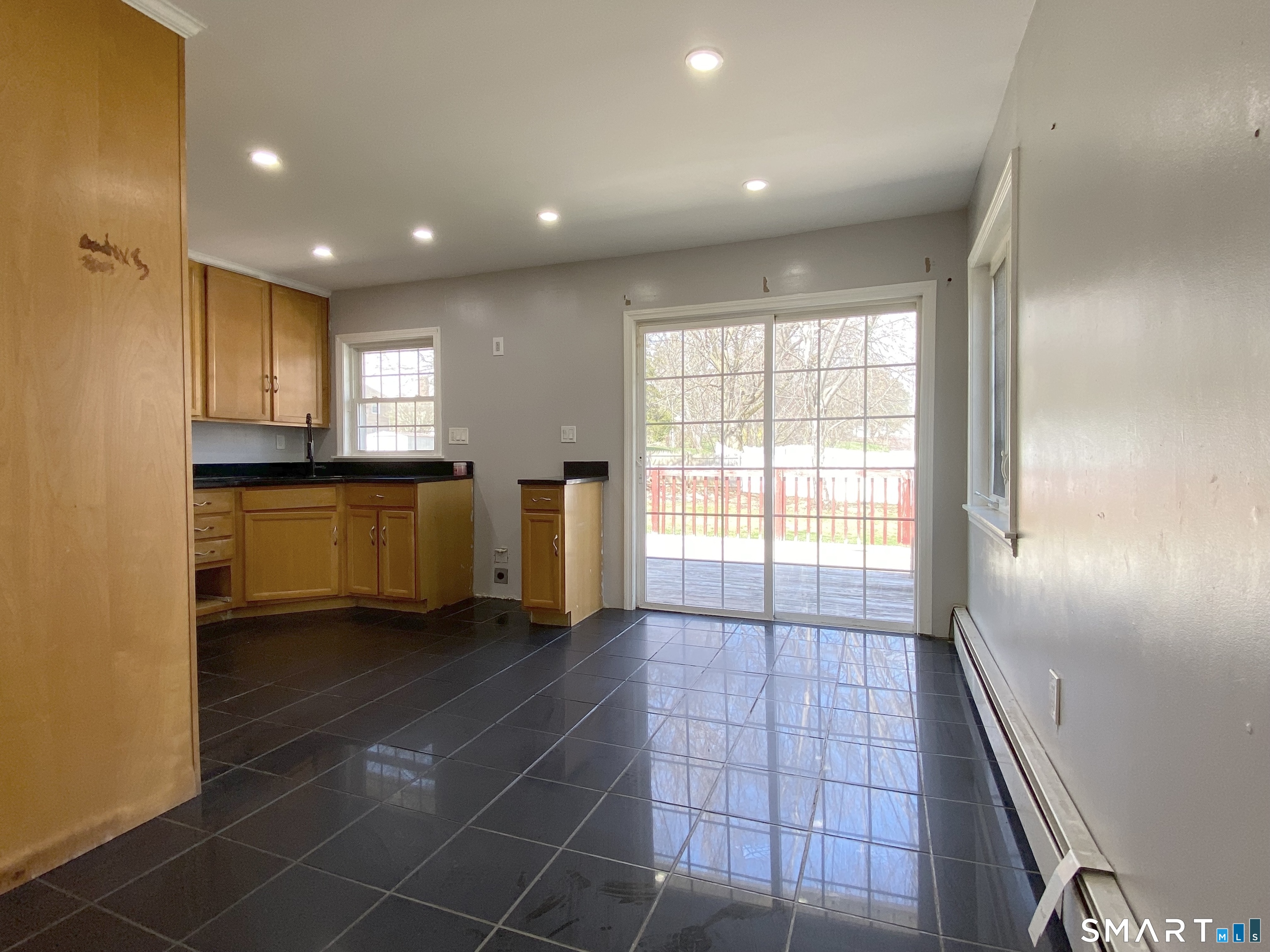 18 Reservoir Road Newington, CT 06111 - Photo 5 of 22