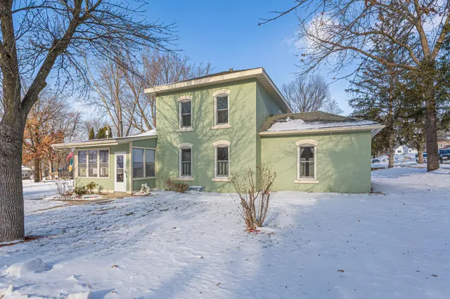 $274,900 | 219 Davis Street, Le Sueur, MN 56058