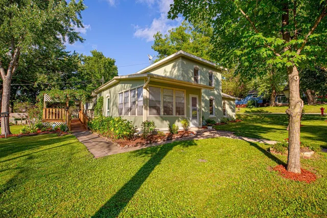 $274,900 | 219 Davis Street, Le Sueur, MN 56058