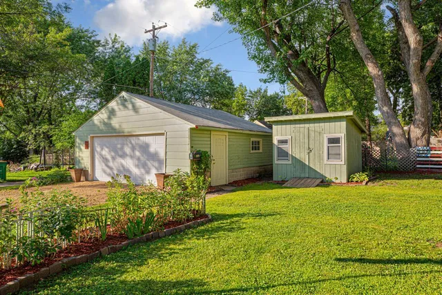 $274,900 | 219 Davis Street, Le Sueur, MN 56058