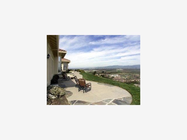 19830 Spring Ridge Terrace Salinas, CA 93908 - Photo 3 of 9 Gallery Image 3