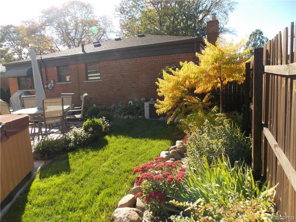 32456 Ridgefield Avenue Warren, MI 48088 - Photo 35 of 41 DSCN9350.JPG
