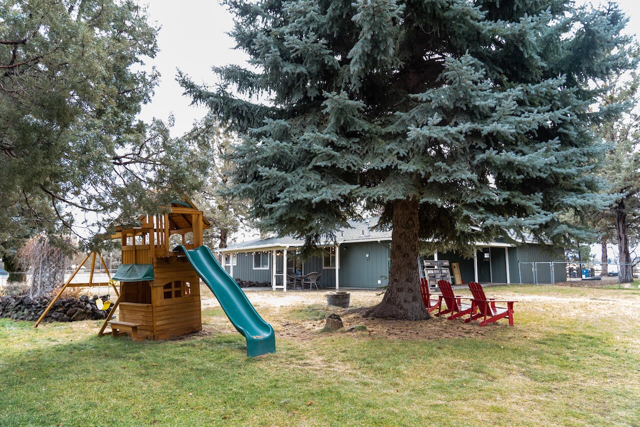 63410 Hamehook Road Bend, OR 97701 - Photo 27 of 35 HDR 19895