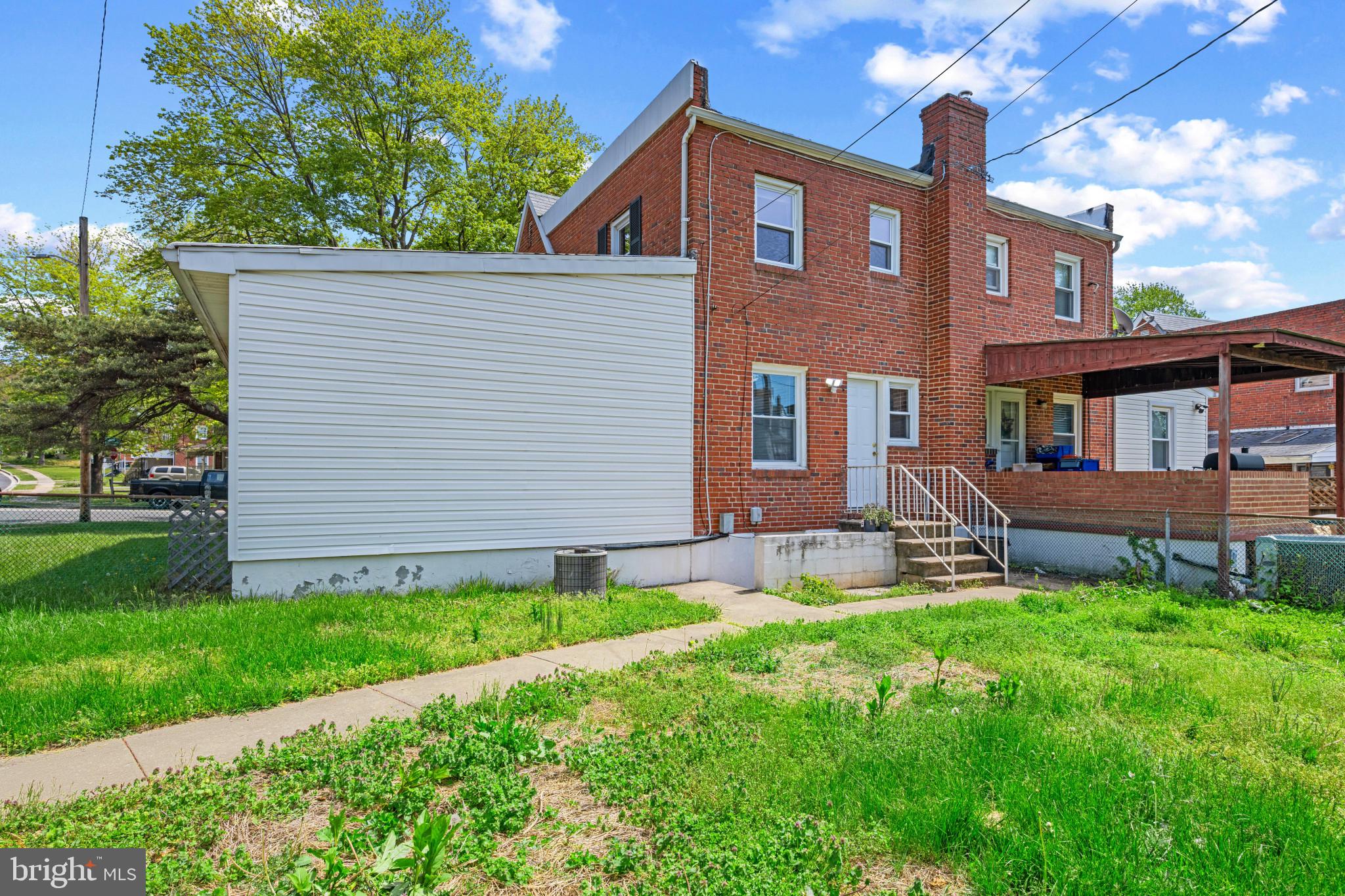 301 3rd Street Baltimore, MD 21206 - Photo 24 of 25 a backyard of a house with table and chairs