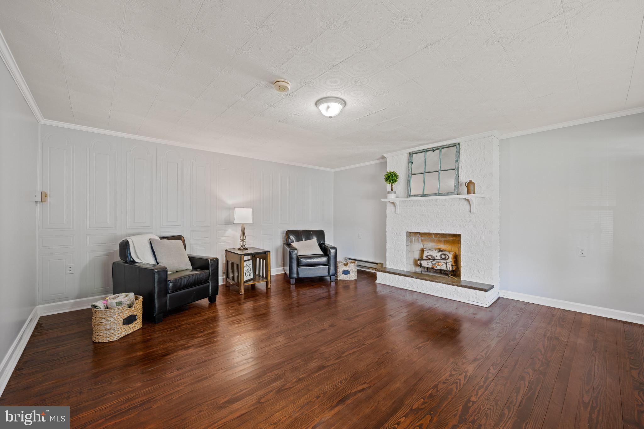 301 3rd Street Baltimore, MD 21206 - Photo 6 of 25 a living room with furniture and a fireplace