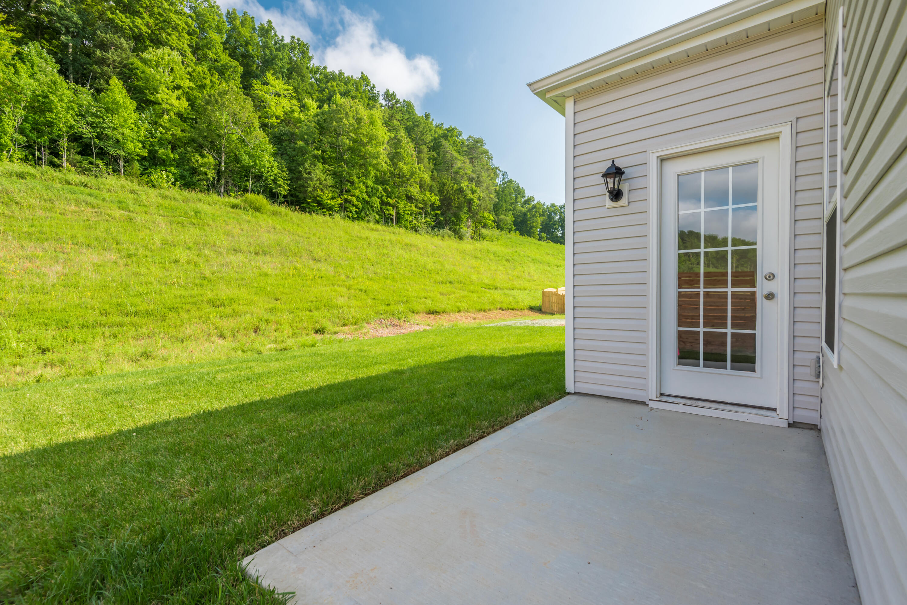 126 Ibis Loop Oak Ridge, TN 37830 - Photo 29 of 33 Patio and yard