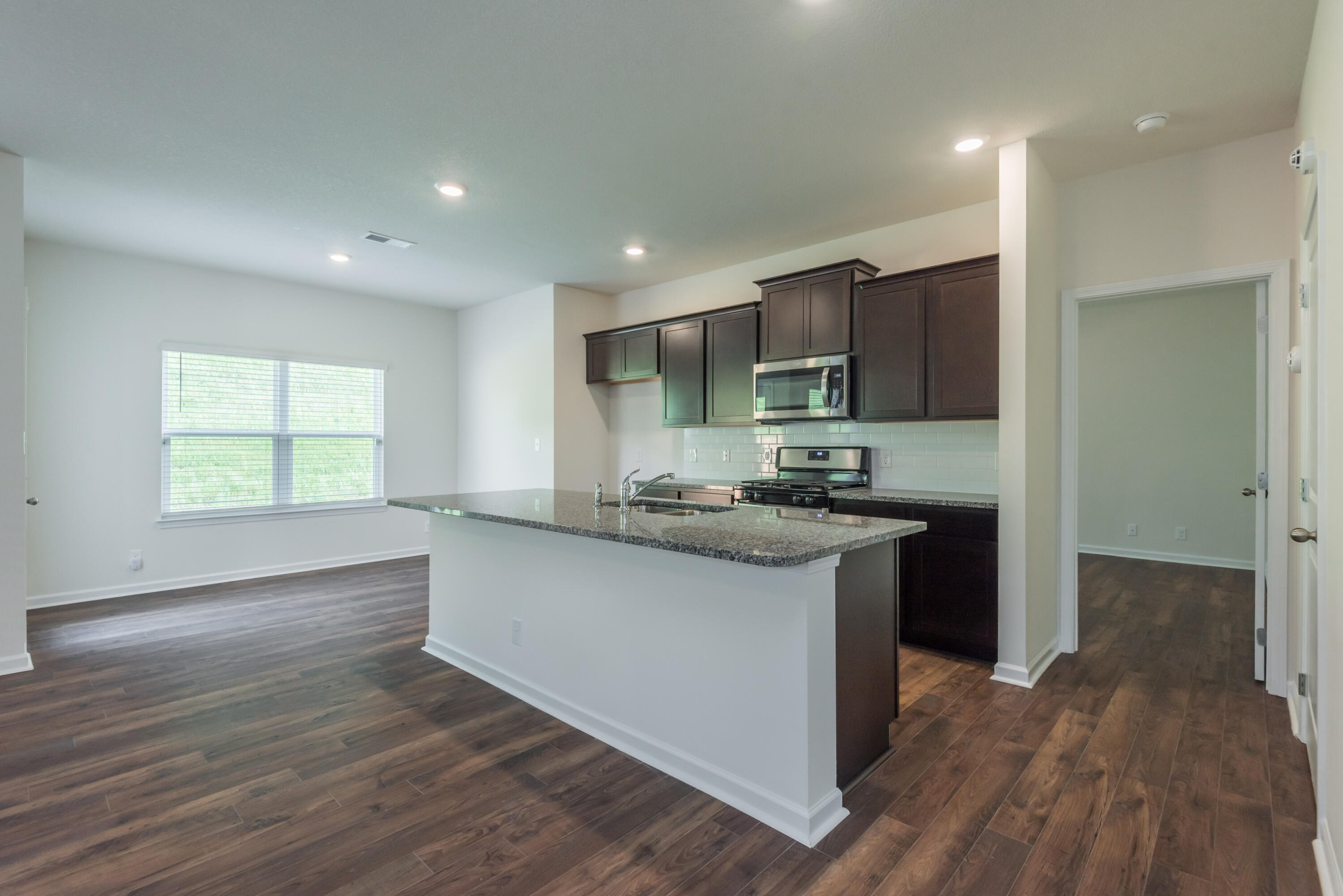 126 Ibis Loop Oak Ridge, TN 37830 - Photo 5 of 33 Great Room-Kitchen