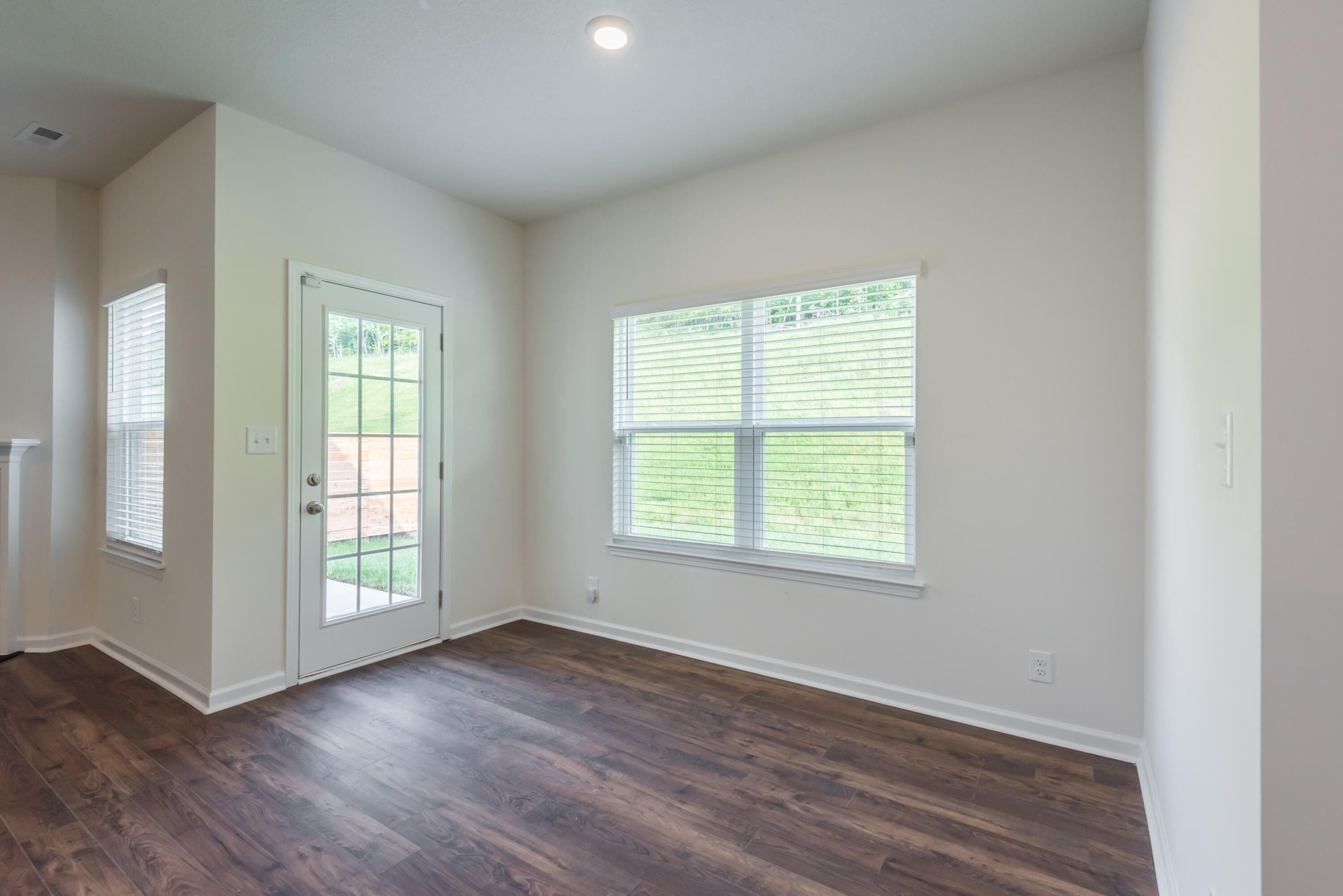 126 Ibis Loop Oak Ridge, TN 37830 - Photo 9 of 33 Dining/Breakfast