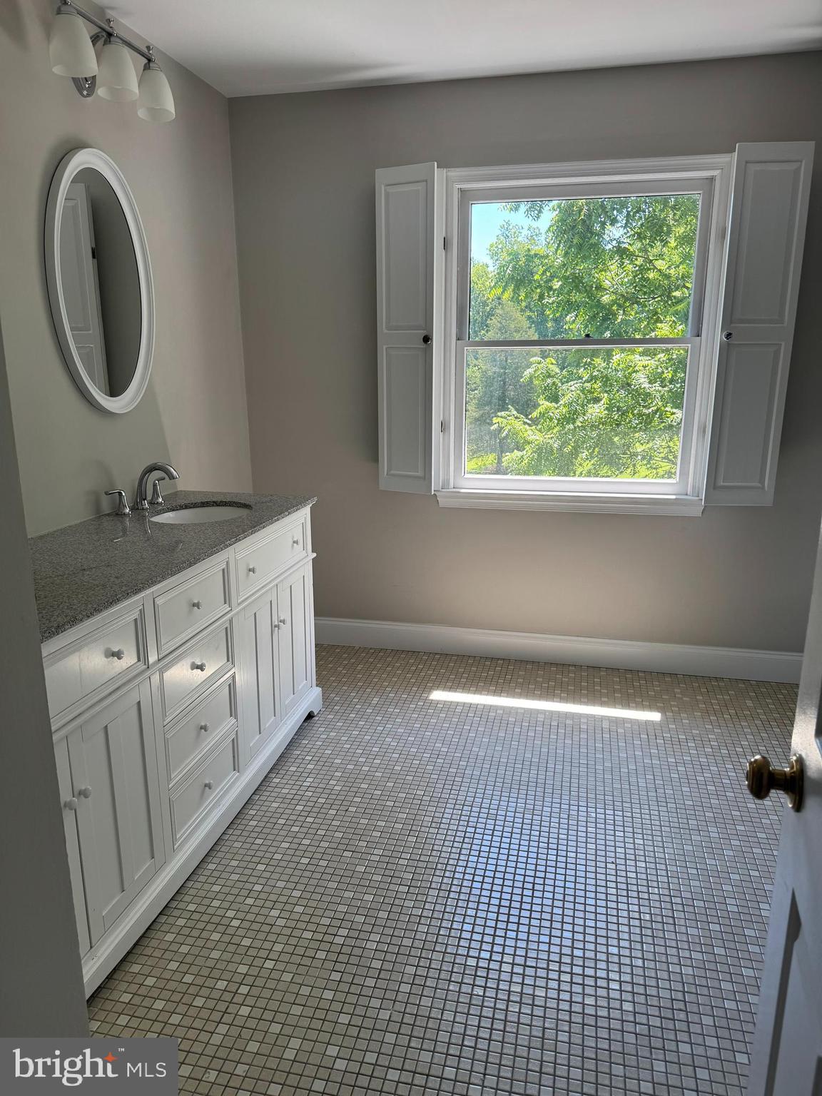 23210 Dover Road Middleburg, VA 20117 - Photo 18 of 27 Hall bath
