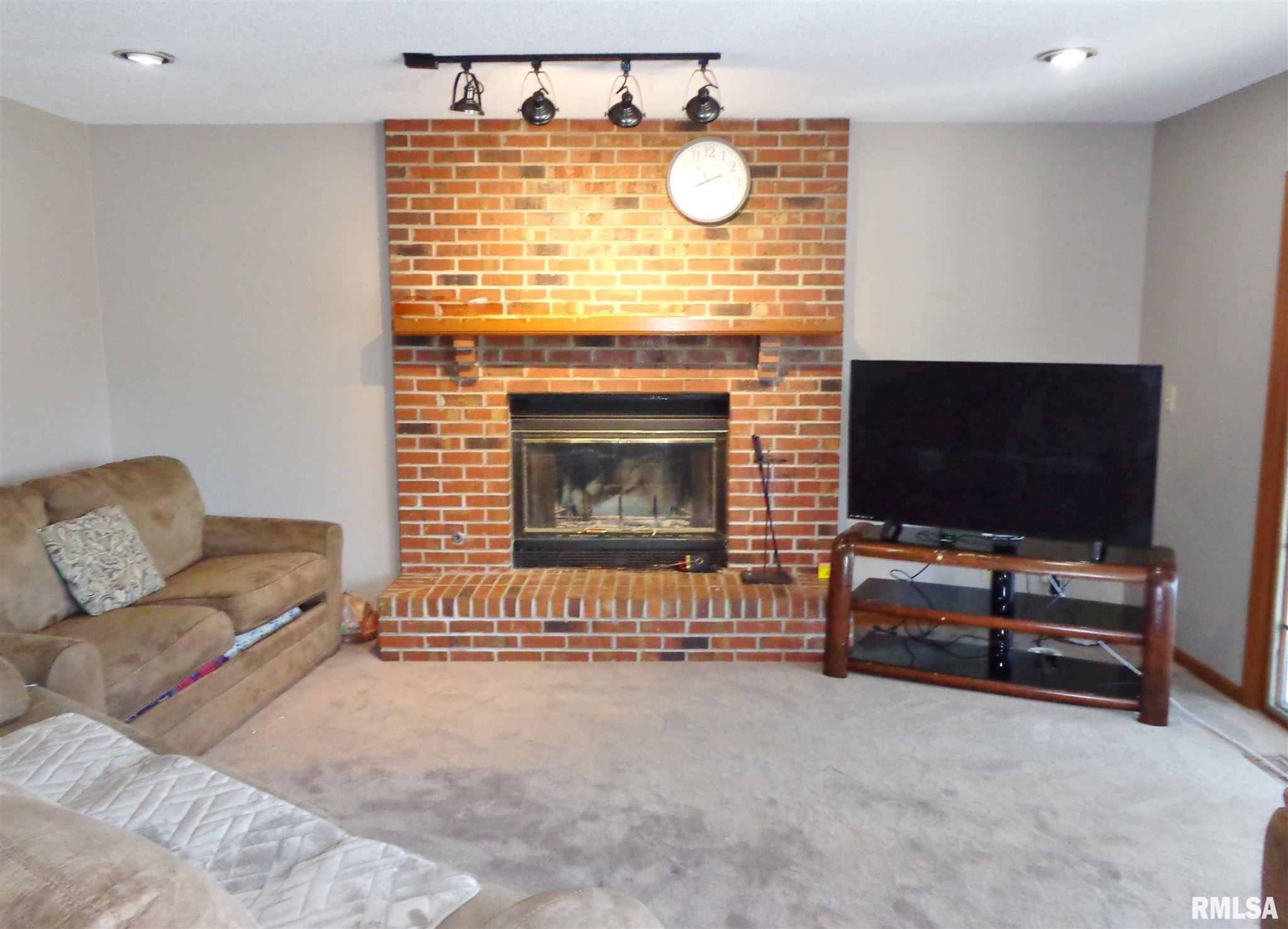 6502 North Camelot Road Peoria, IL 61615 - Photo 27 of 49 Gallery Image 27