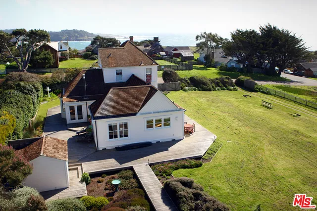 a view of a terrace with a garden