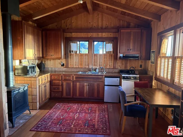 $3,540 | 45340 Little Lake Street, Unit A, Mendocino, CA 95460