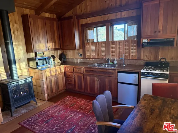 $3,540 | 45340 Little Lake Street, Unit A, Mendocino, CA 95460