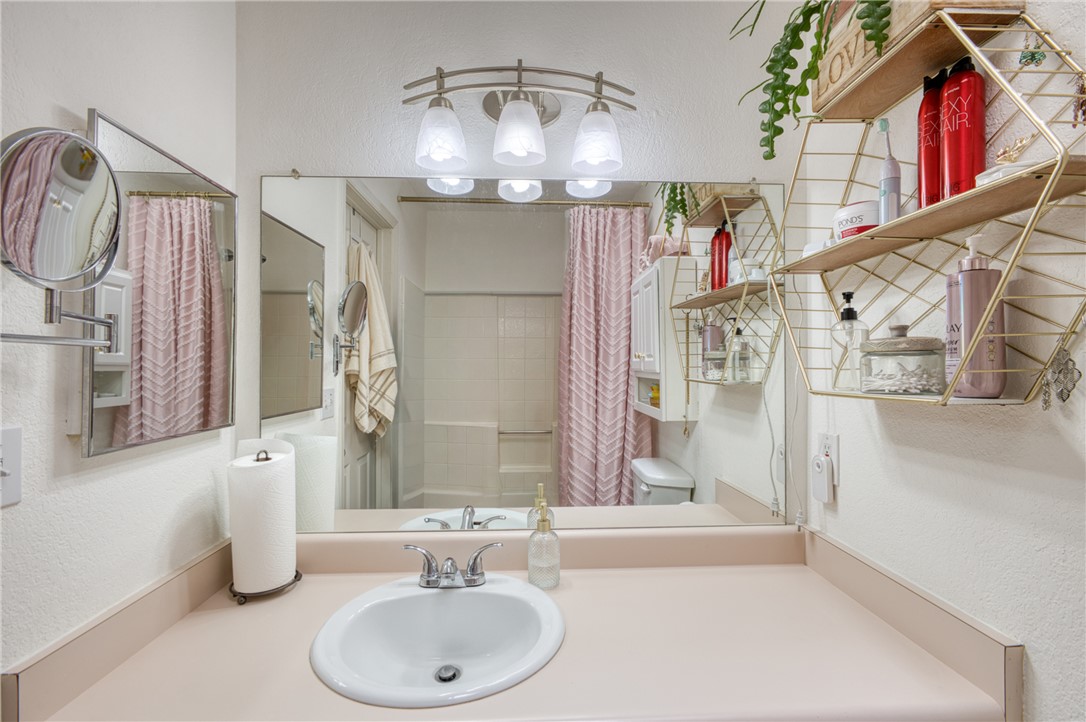 3400 Sunriver Road, Unit D2 Bullhead City, AZ 86429 - Photo 24 of 61 Bathroom featuring a vanity with an integrated sink and a large wall-mounted mirror