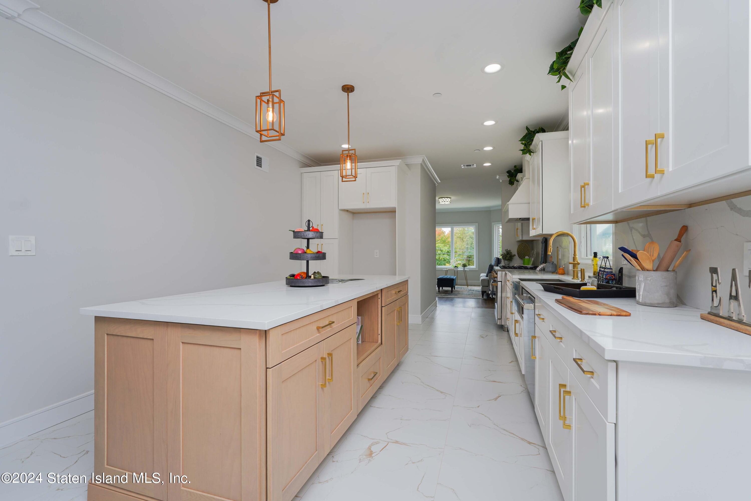 5 Torrice Loop Staten Island, NY 10309 - Photo 19 of 58 Photo Sep 22 2024, 12 57 40 AM