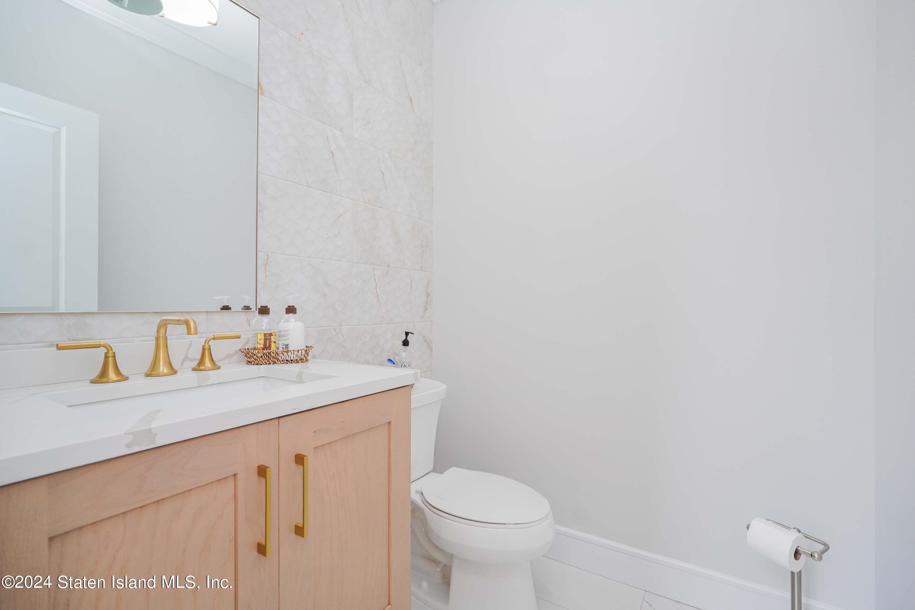 5 Torrice Loop Staten Island, NY 10309 - Photo 30 of 58 Photo Sep 22 2024, 1 00 11 AM