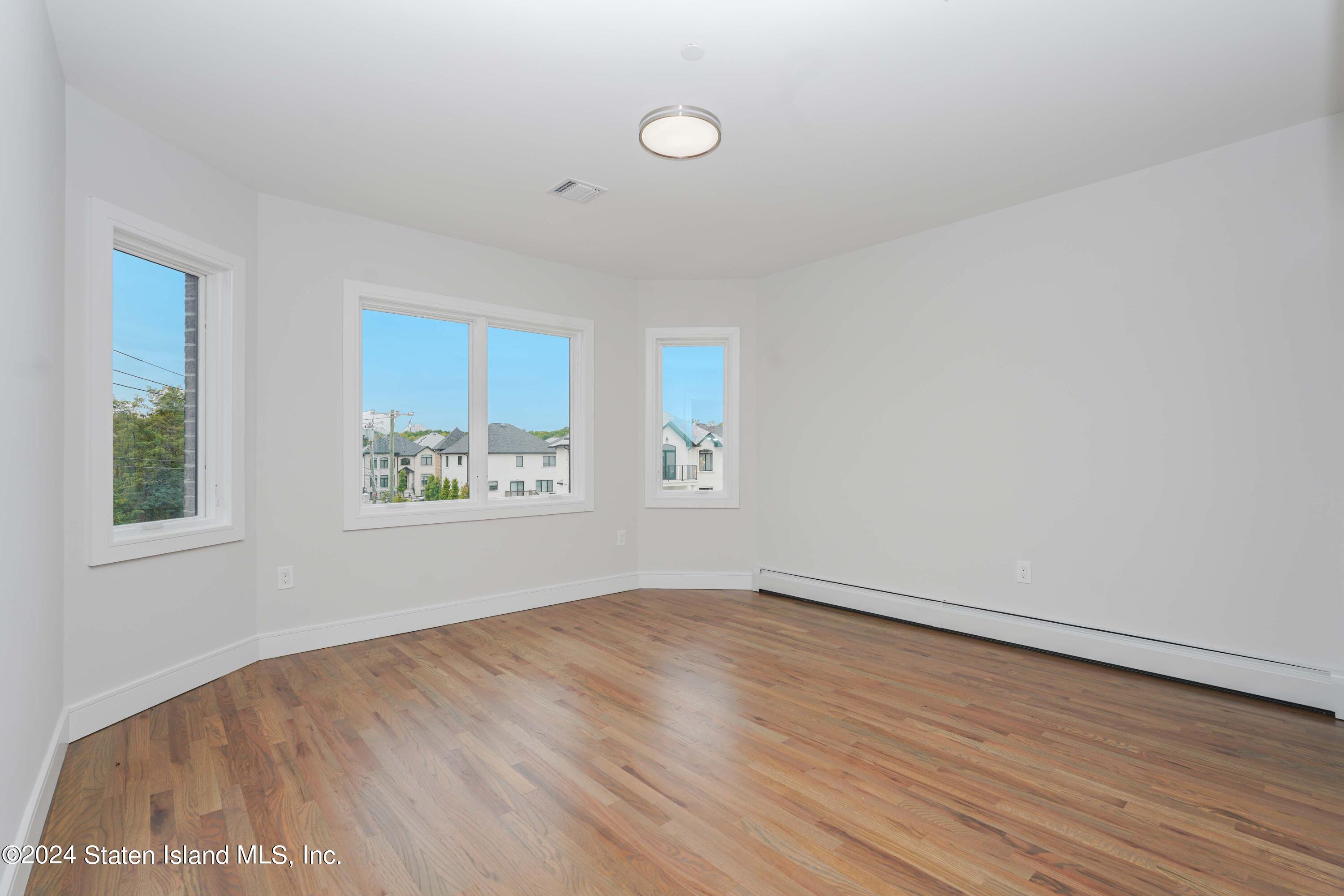 5 Torrice Loop Staten Island, NY 10309 - Photo 34 of 58 Photo Sep 22 2024, 1 01 03 AM