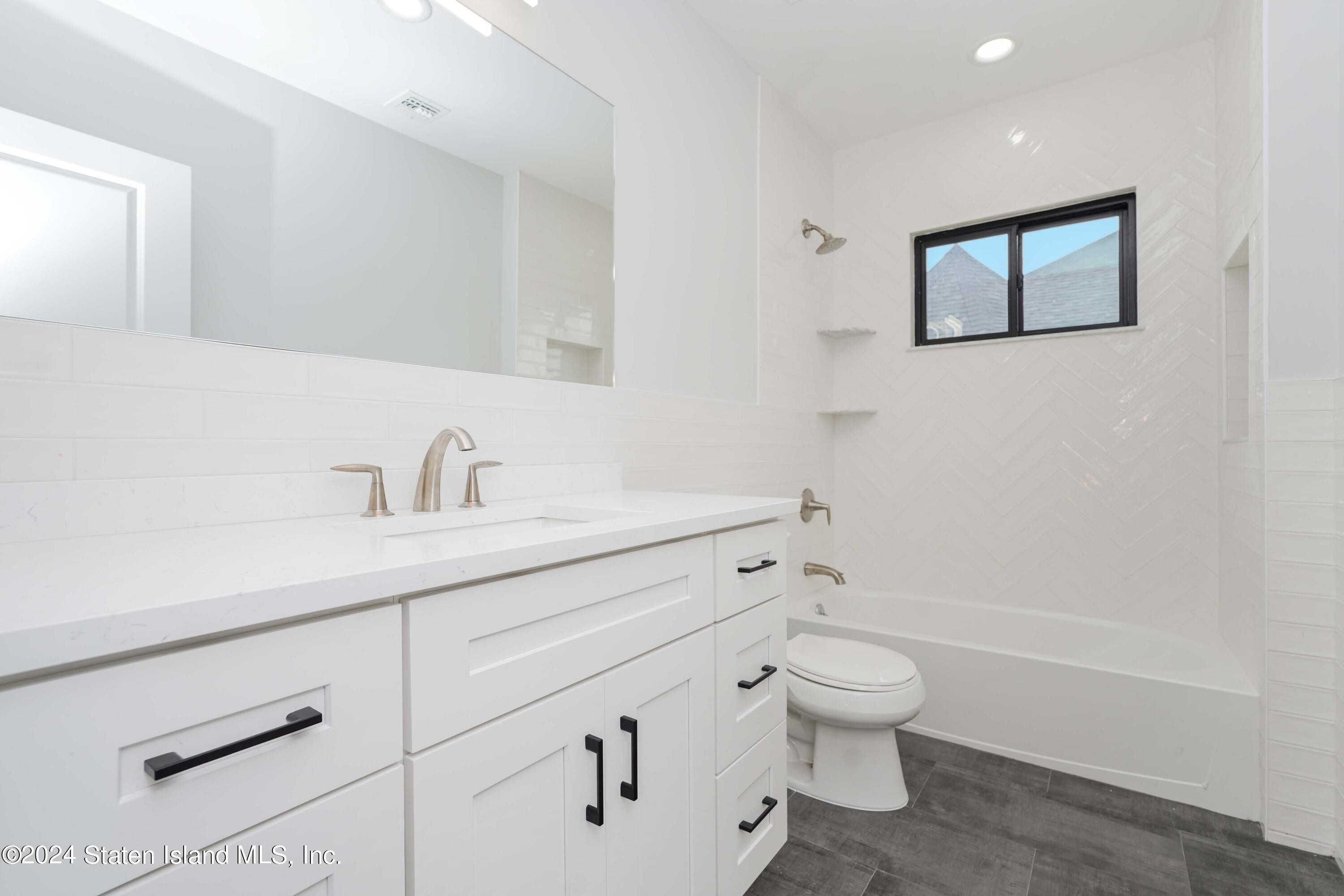 5 Torrice Loop Staten Island, NY 10309 - Photo 37 of 58 Photo Sep 22 2024, 1 02 05 AM