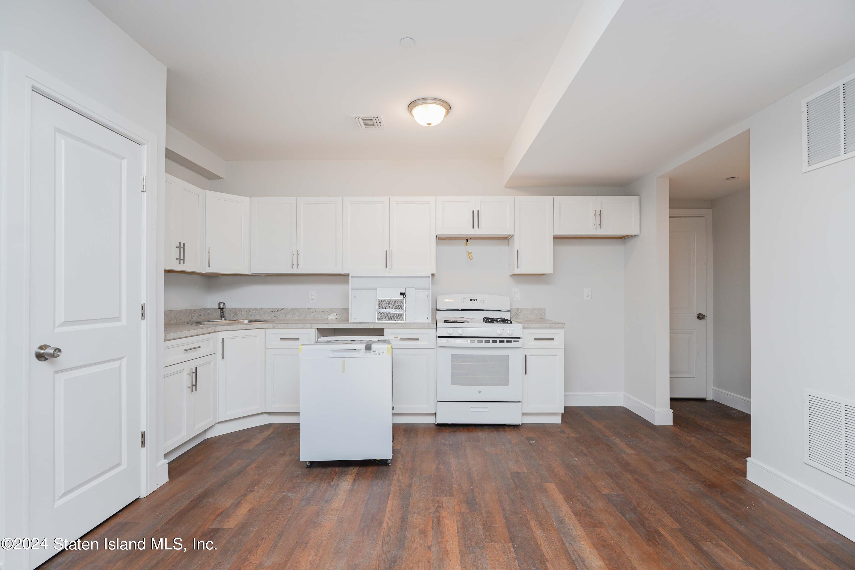 5 Torrice Loop Staten Island, NY 10309 - Photo 51 of 58 Photo Sep 22 2024, 1 07 20 AM