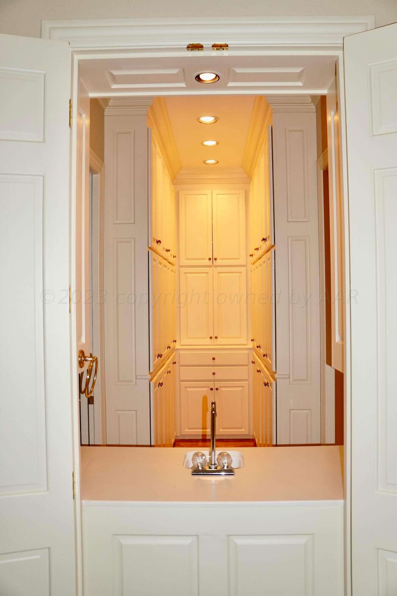 22 Edgewater Drive Amarillo, TX 79106 - Photo 14 of 52 a bathroom with a sink and a mirror