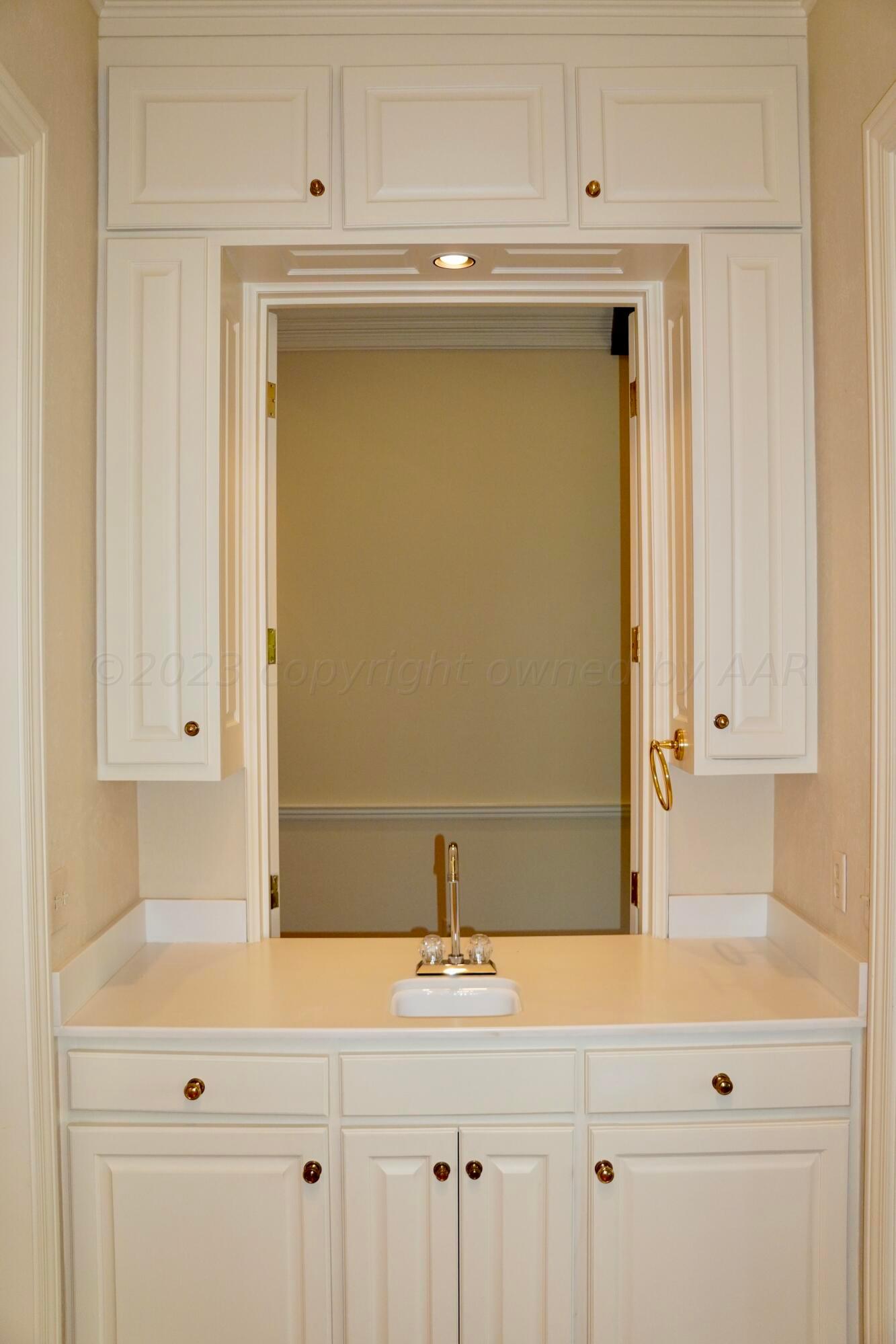 22 Edgewater Drive Amarillo, TX 79106 - Photo 15 of 52 a bathroom with a sink and a mirror