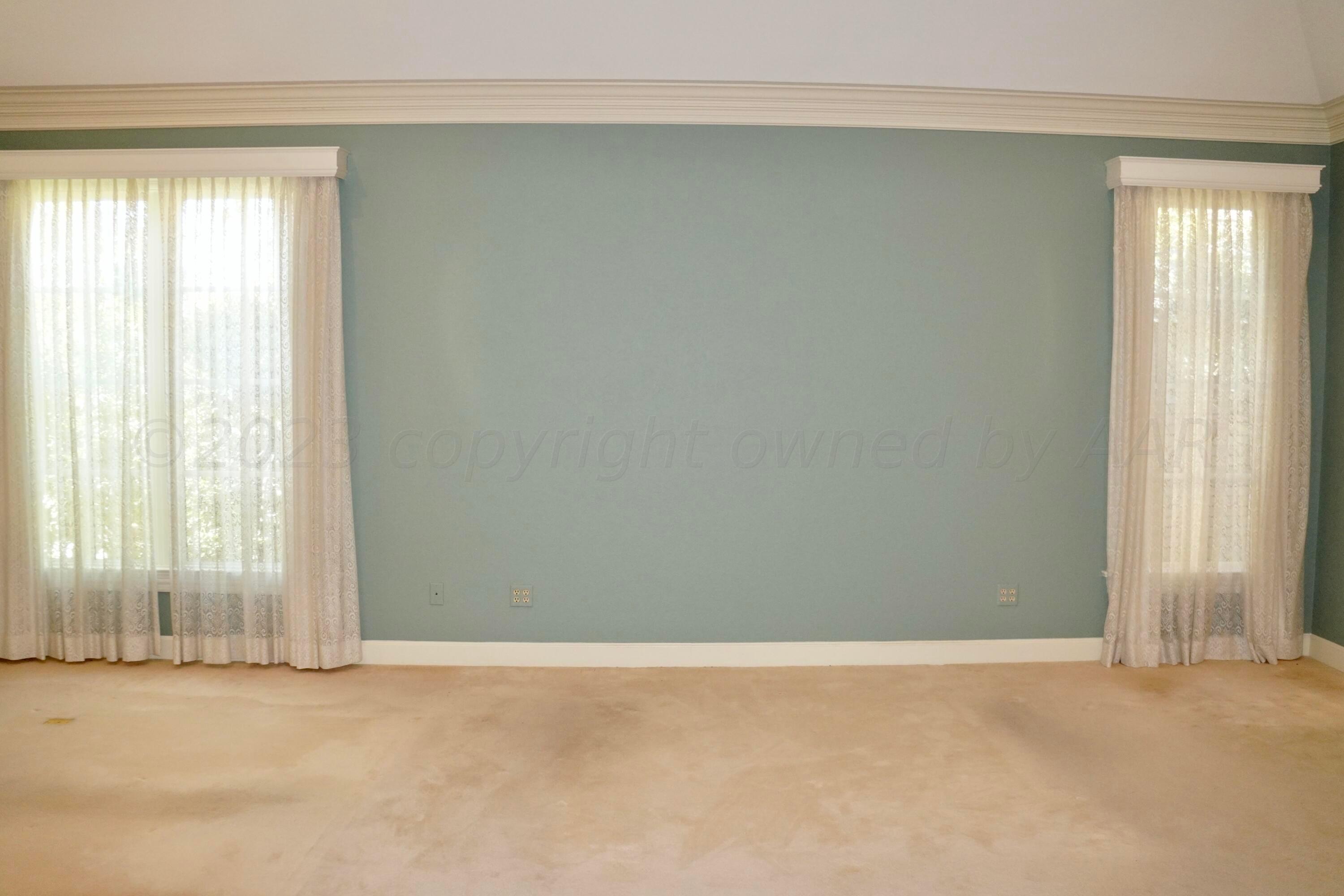 22 Edgewater Drive Amarillo, TX 79106 - Photo 34 of 52 an empty room with windows