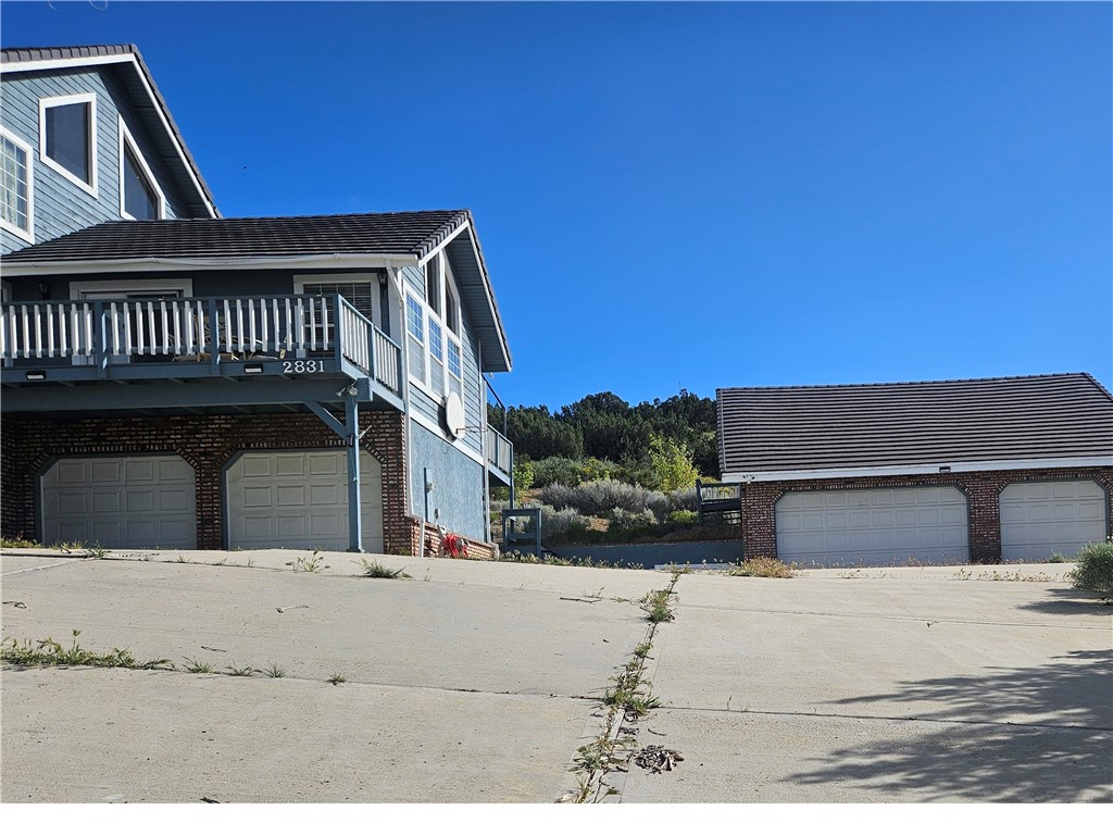 2831 Cygnet Road Pinon Hills, CA 92372 - Photo 4 of 32 5 Garages