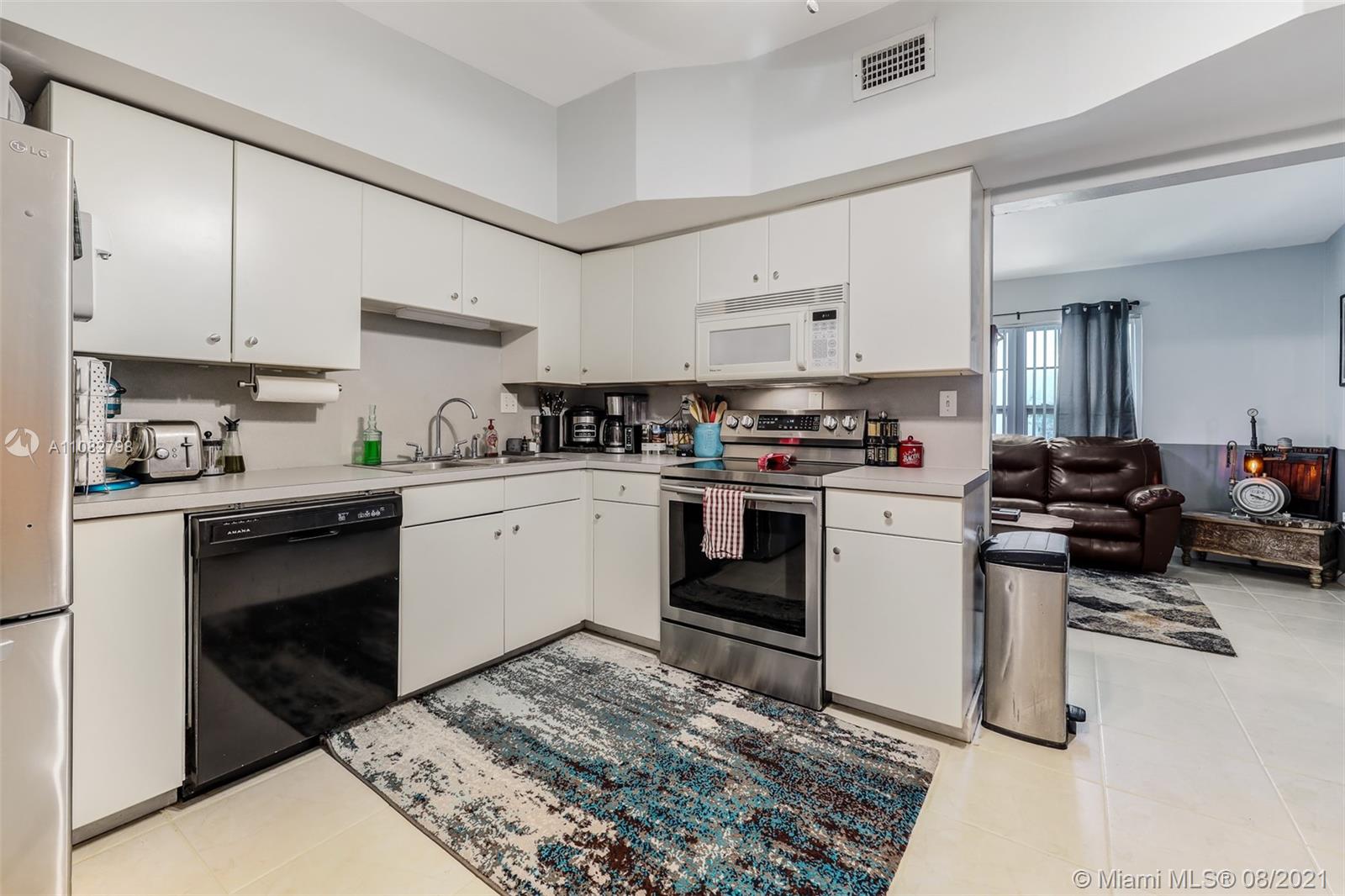 14475 Southwest 286th Street Homestead, FL 33033 - Photo 11 of 39 Gallery Image 11