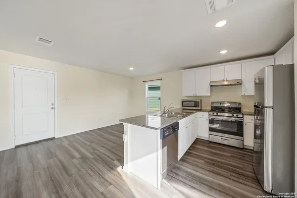 $1,650 | 7058 Dominic Valley, San Antonio, TX 78242