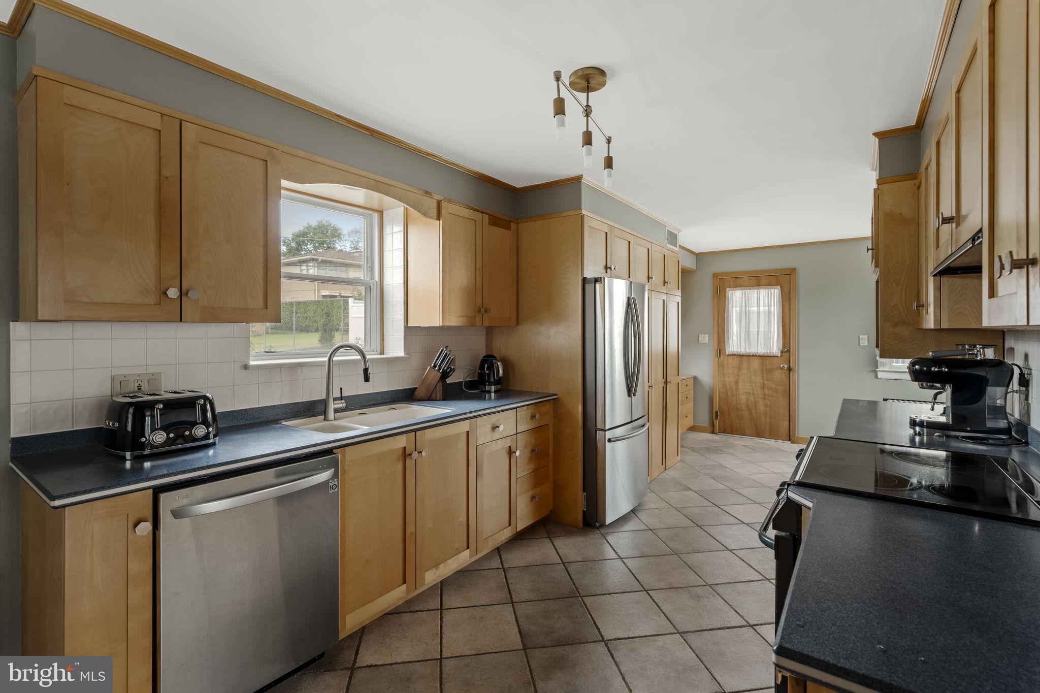 429 Devon Terrace Reading, PA 19607 - Photo 23 of 61