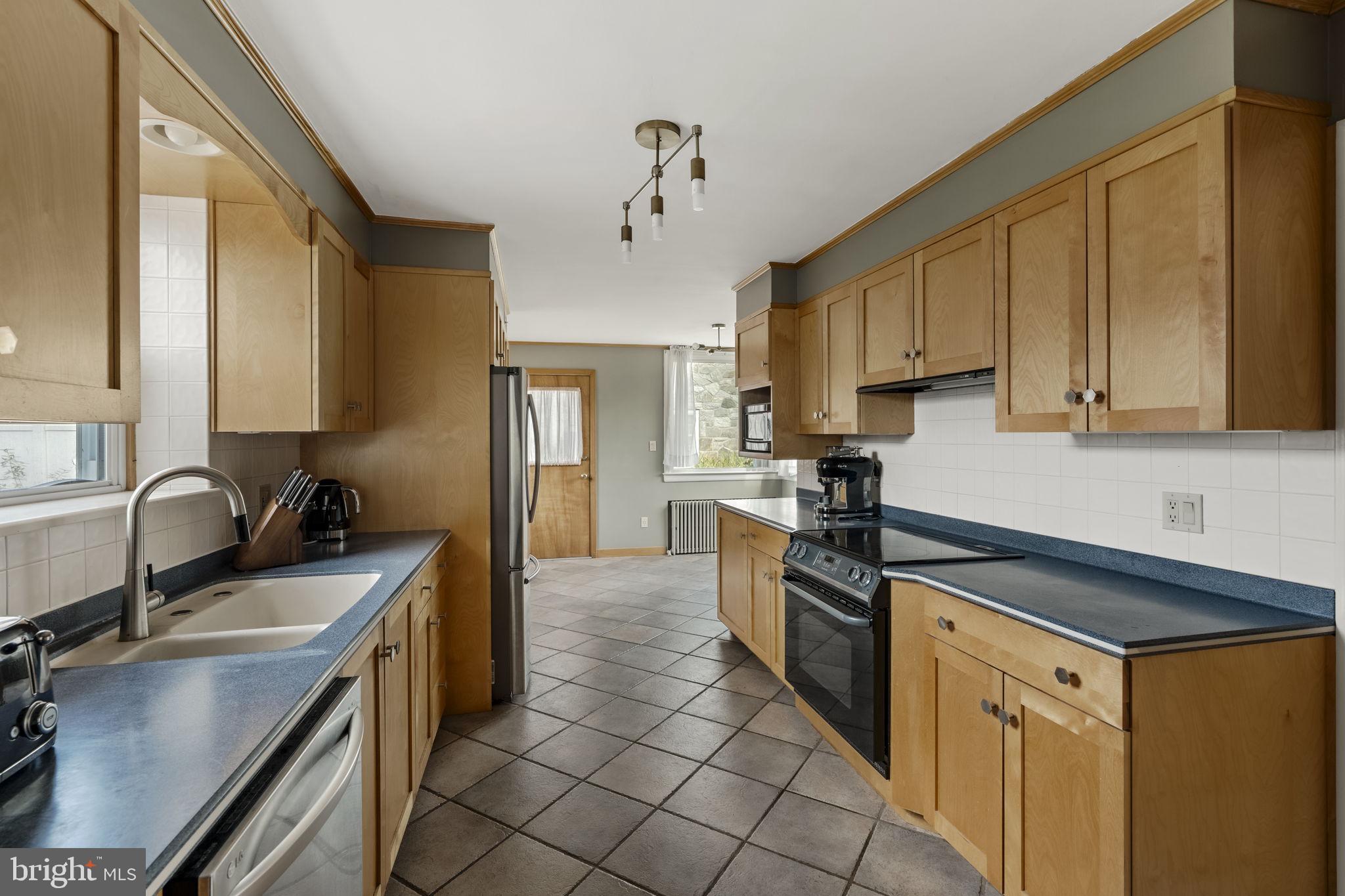 429 Devon Terrace Reading, PA 19607 - Photo 24 of 61