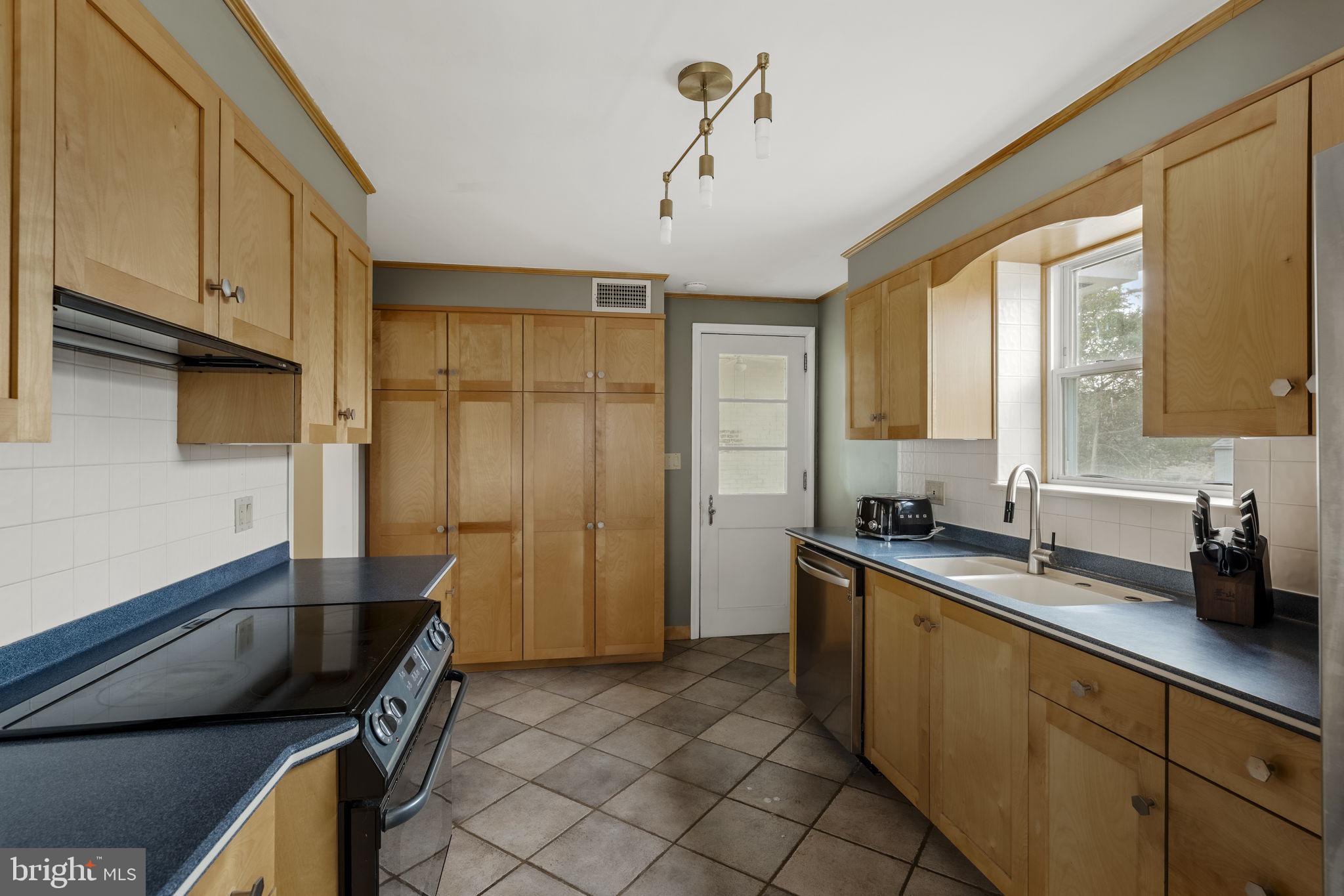 429 Devon Terrace Reading, PA 19607 - Photo 26 of 61