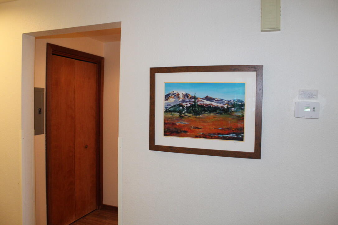 57330-14a2 Beaver Ridge Loop Sunriver, OR 97707 - Photo 11 of 24 11-Artwork to bath-R14