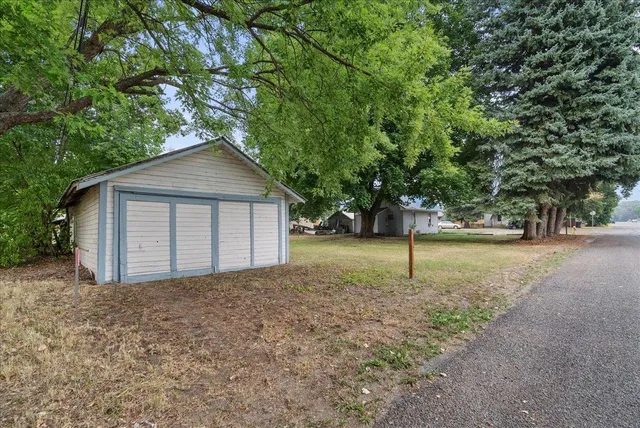$199,900 | 208 South Victoria Street, Chewelah, WA 99109