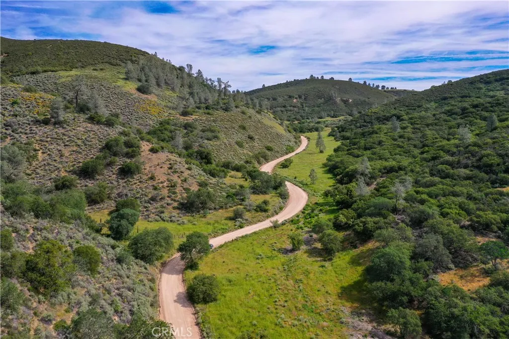 160 Northeast Lockwood San Ardo Road King City, CA 93930 - Photo 7 of 12 a view of a city with a mountain